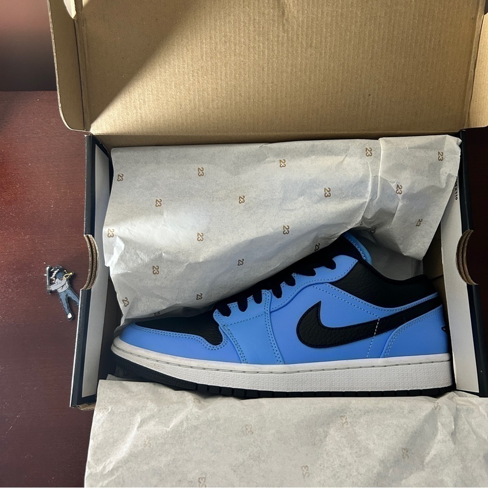 Nike Air Jordan 1 Low - UNC Blue Black (Unisex Size 8.5 Men / 10 Women) - Picture 6 of 8